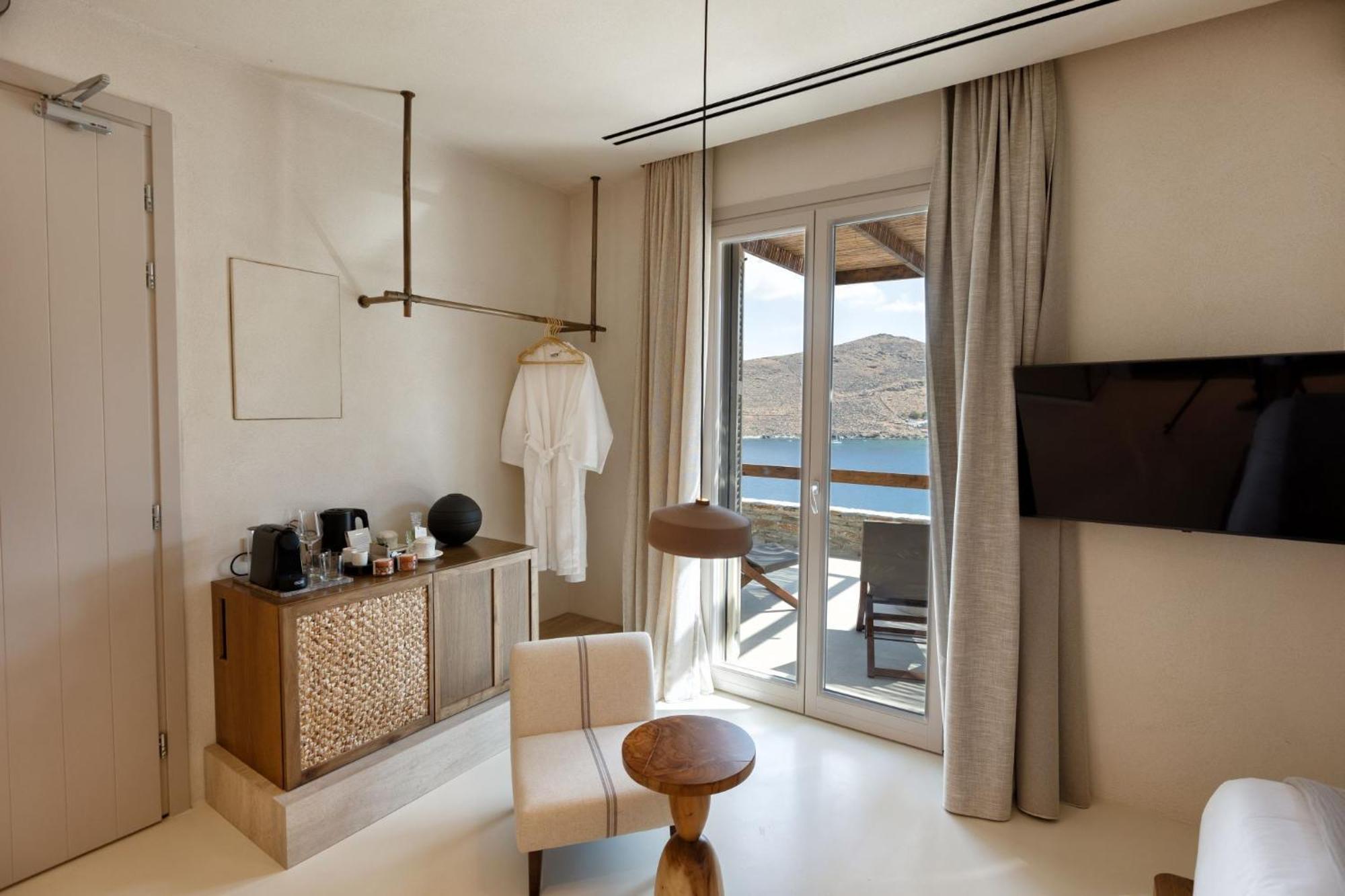 Yfes Hotel Kythnos Exterior photo
